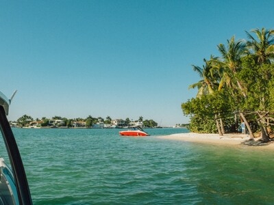 JUNE 5 HAS BEEN ESTABLISHED AS "SORRY I WAS ON A BOAT DAY" - THE NEW SUMMER HOLIDAY FROM BOATSETTER FOR UNPLUGGING, RECHARGING, AND SAYING YES TO SPONTANEITY