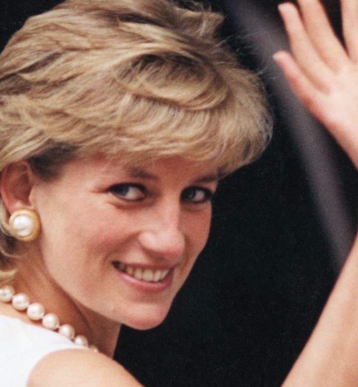 Charles Spencer Posts Rare Portrait of Grandmother and the Resemblance to Sister Princess Diana Is Uncanny