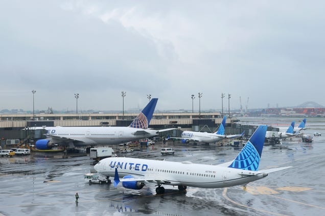 America's airport meltdown is coming at the worst possible time