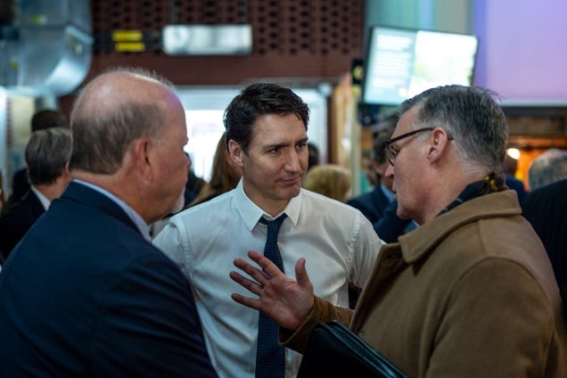 Trump wants the 'total collapse' of Canada's economy, Justin Trudeau says