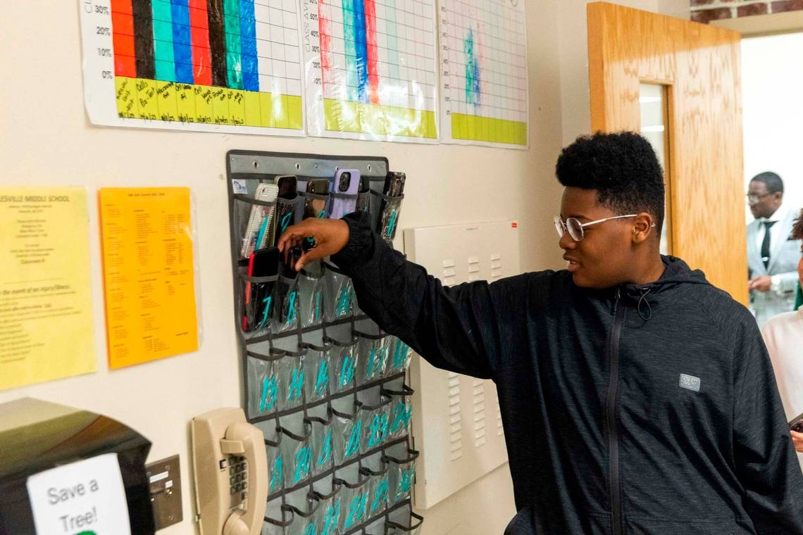 Wake schools now have a cellphone policy. What students and parents should know.