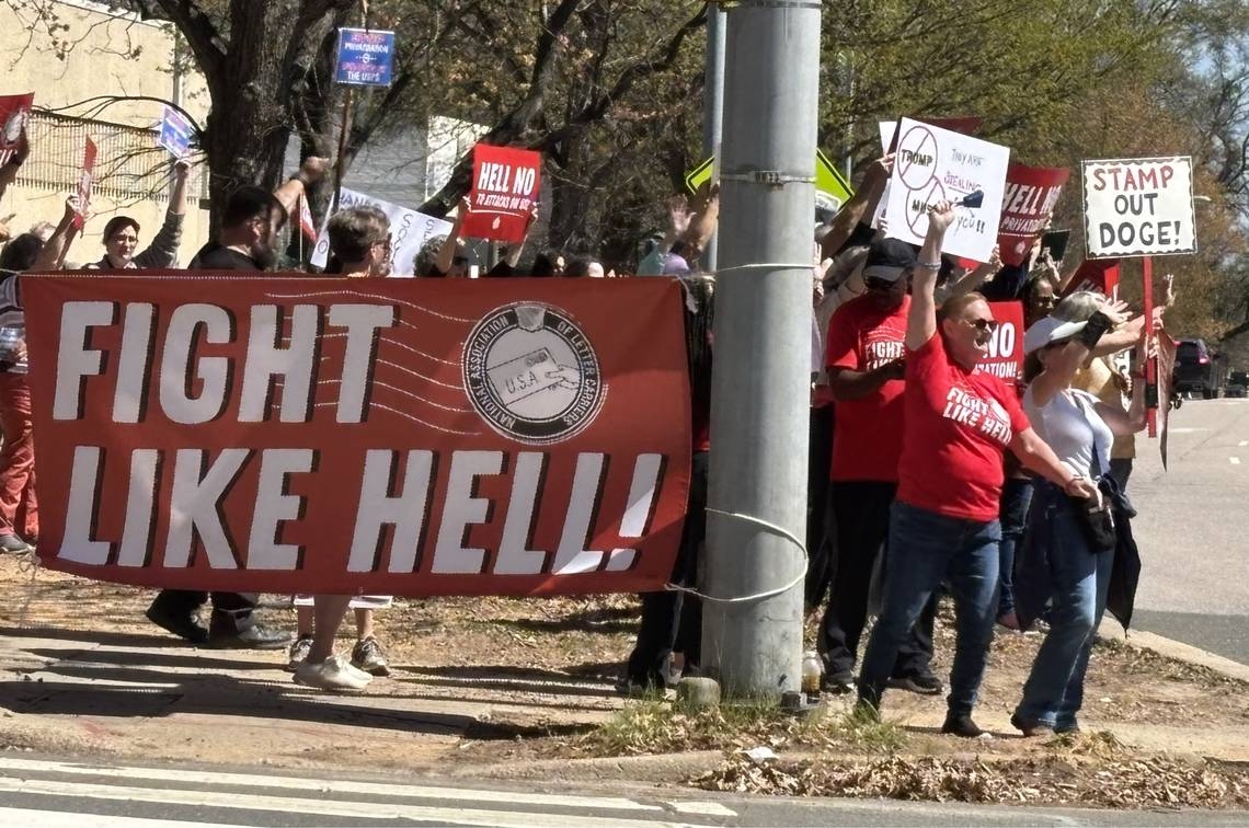 ‘Fight like hell': Postal workers rally again, continue push back on privatization talk