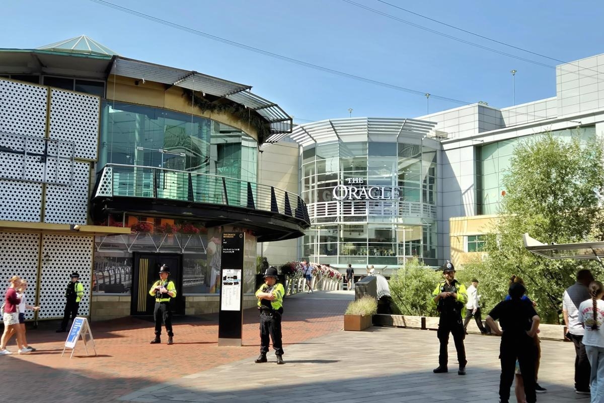 Undercover police officers arrest wanted man in town centre