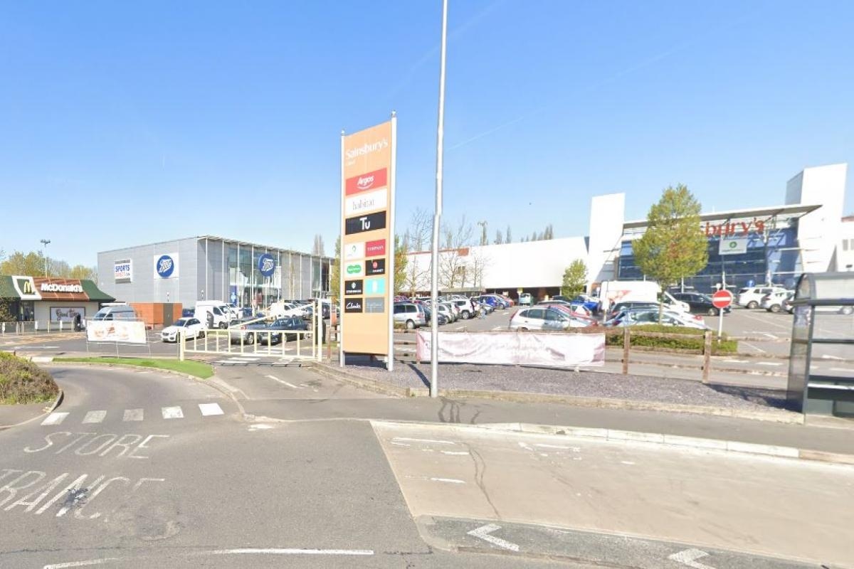 Plan to convert Boots in Calcot into food store given the go ahead