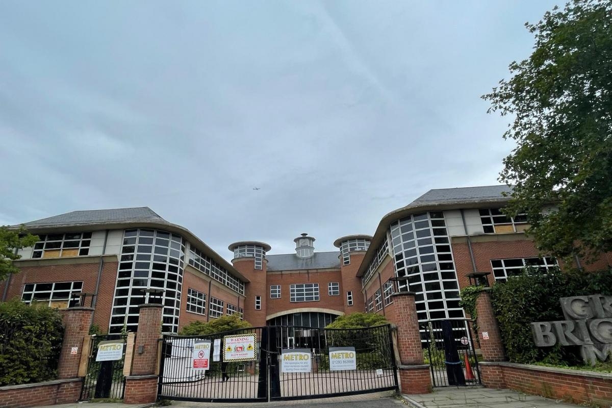 Conversion of huge former Three offices in Reading into 110 flats underway