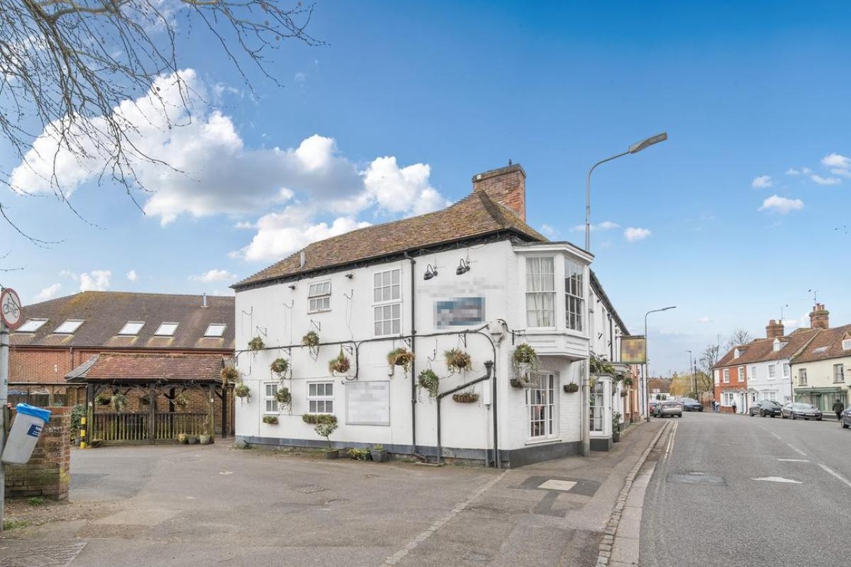 Popular 19th century pub with rave reviews is sold to new landlord