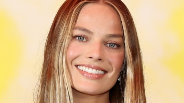 Margot Robbie Returns With Mini-Corset Dress After Giving Birth
