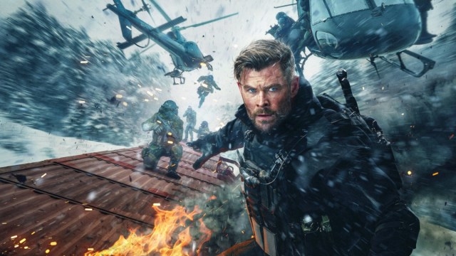 Chris Hemsworth's Shirtless Picture Is Taking Over the Internet