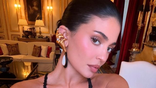Kylie Jenner's Photos Trick Fans Into Thinking She Got Married