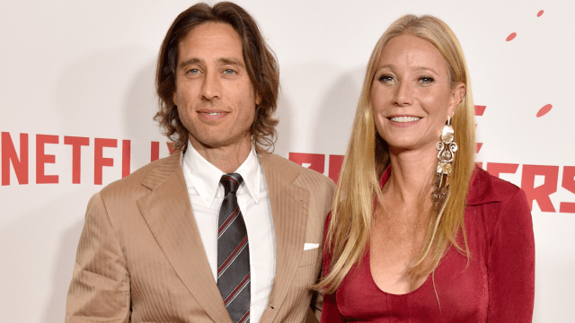 Gwyneth Paltrow Reading Private Text From Husband Is a PR Move, Hints ‘Source'