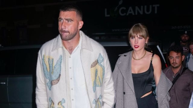 Travis Kelce Reviews Taylor Swift's ‘Shake It Off' Performance