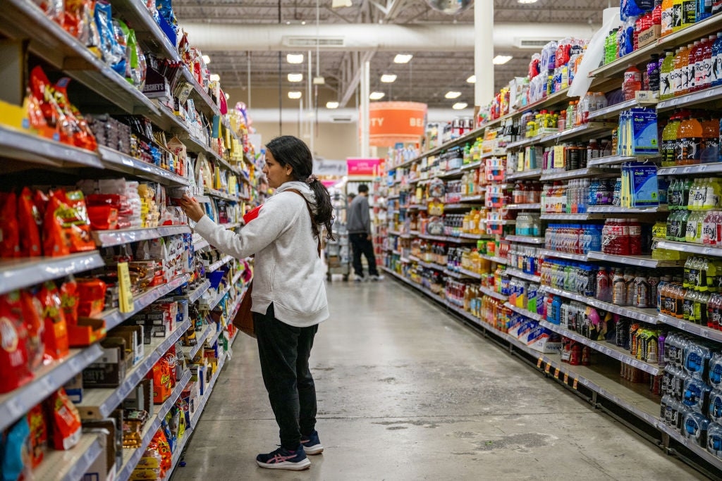 US retail sales slow in June amid tariff fears