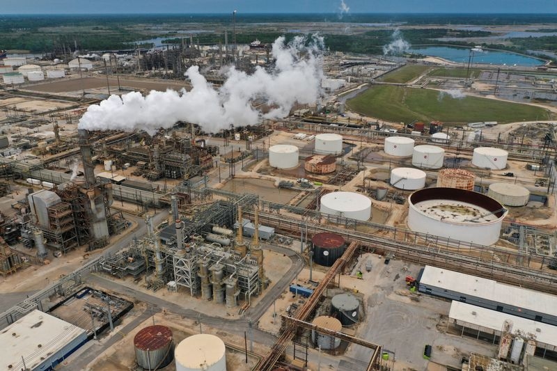 Exxon beats profit estimates with higher production despite weak oil prices
