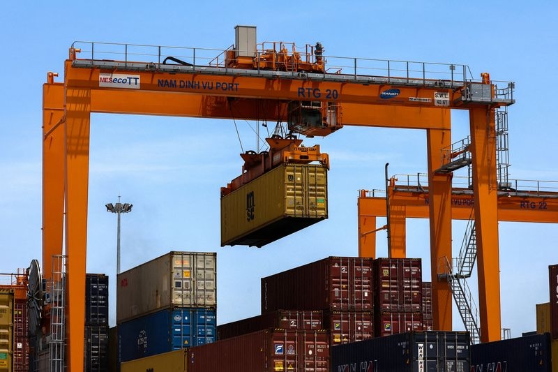 Vietnam, US hold negotiations on new trade deal, ministry says