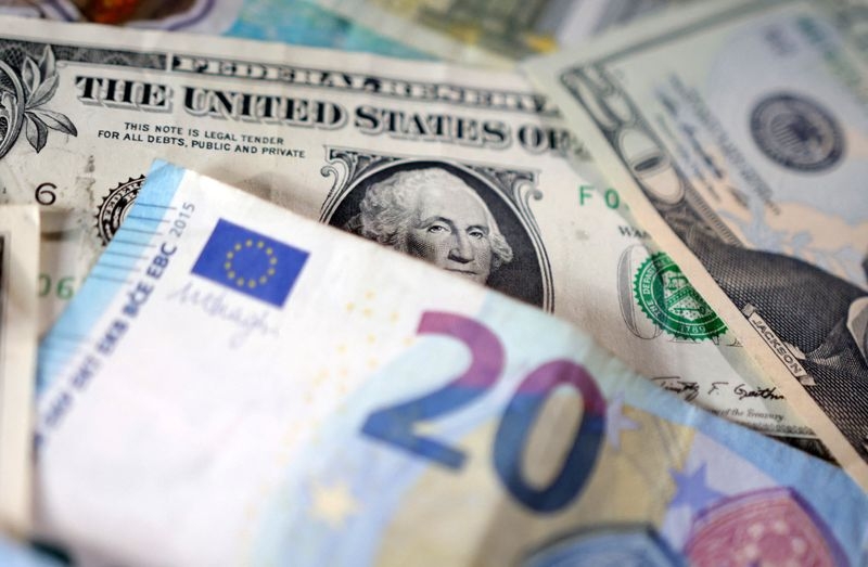 Euro rises, dollar recovers as Trump gives more time for EU deal
