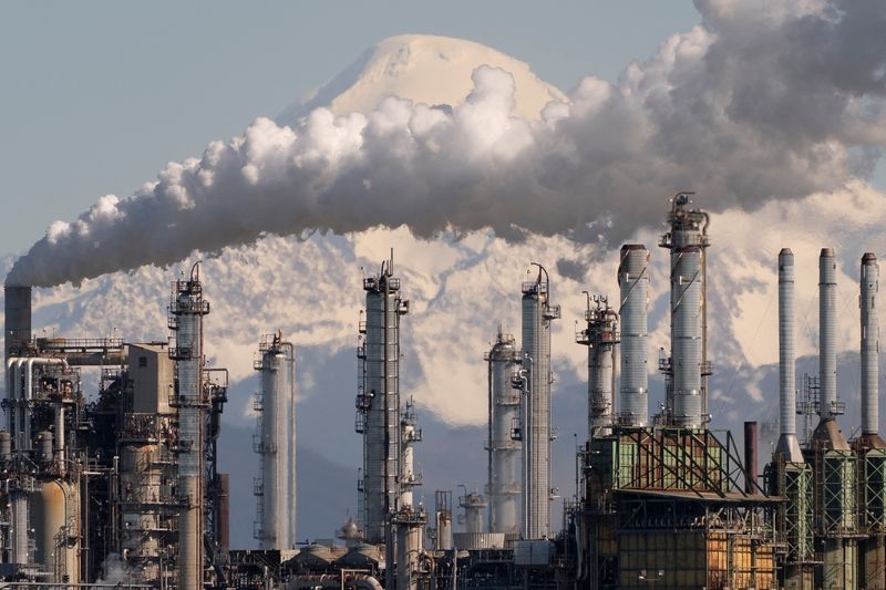 US oil refiners' Q1 profits likely fell despite stronger margins