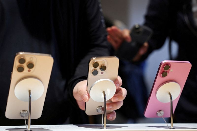 China's Q2 smartphone shipments down 2.4%, says Counterpoint
