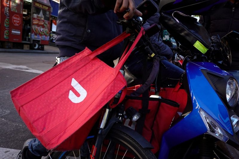 Doordash forecasts strong quarter on resilient delivery demand