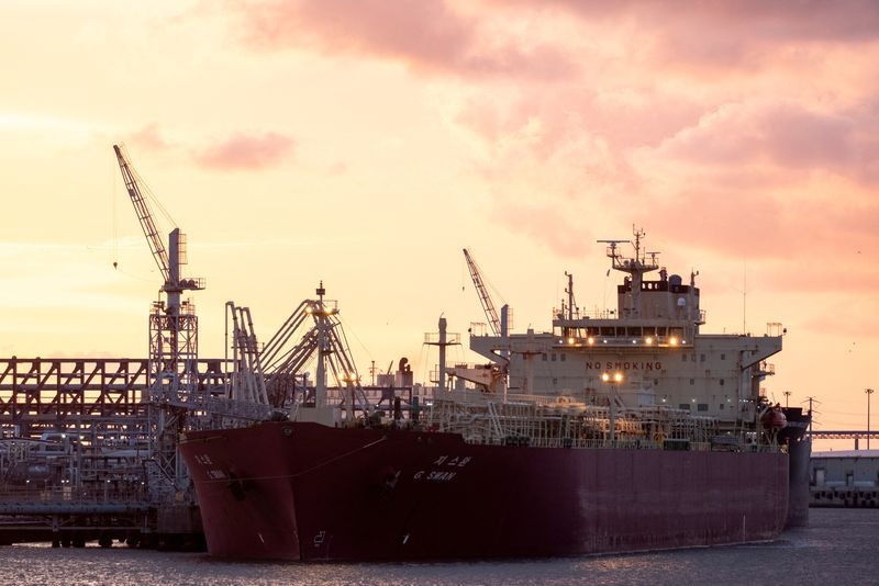 Analysis-EU's $250 billion-per-year spending on US energy is unrealistic