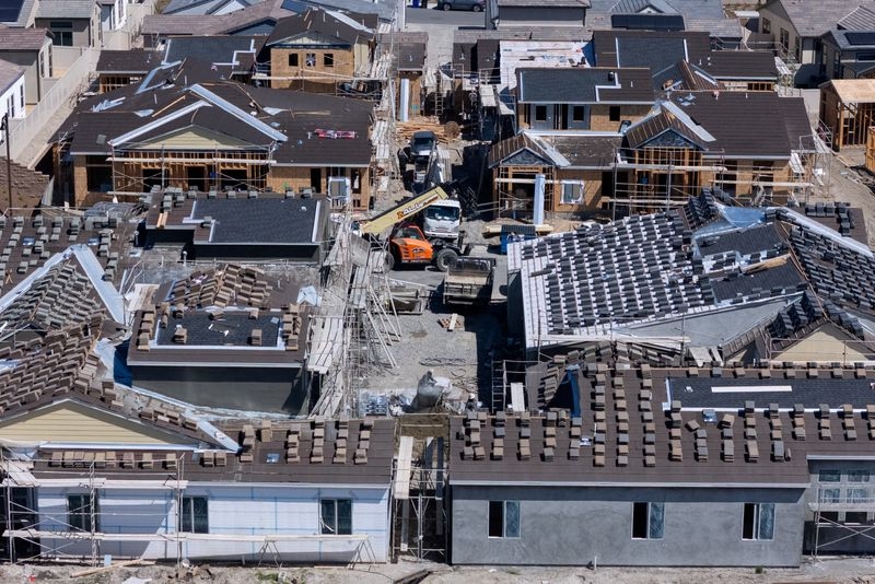 US pending home sales rise more than expected in May