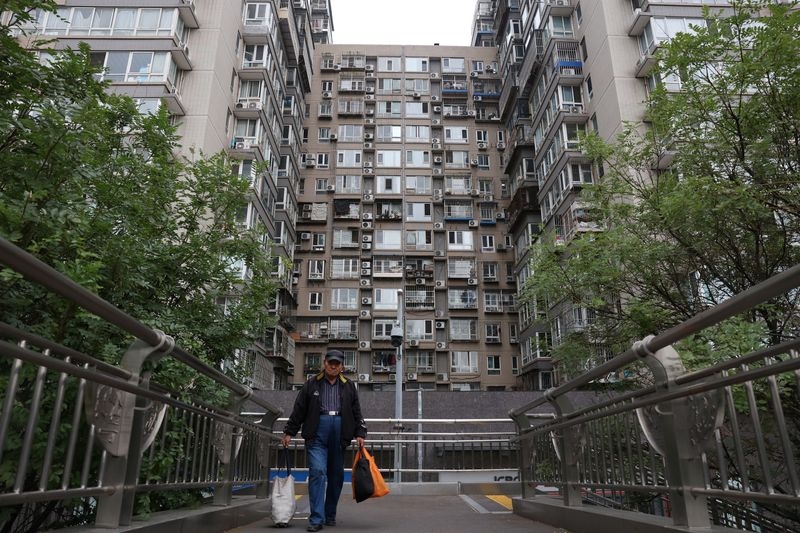 China's property investment falls 12% y/y in January-July