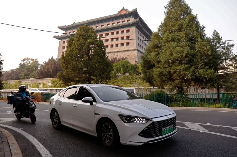 Chinese EV makers sell more plugin-hybrids in the EU to avoid tariffs, research firm says