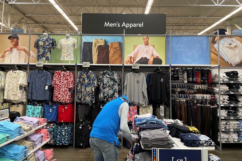 Walmart broadens 10% staff discount to include most grocery products, WSJ reports