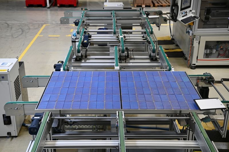 Swiss solar panel maker Meyer Burger cuts workers' hours at German site