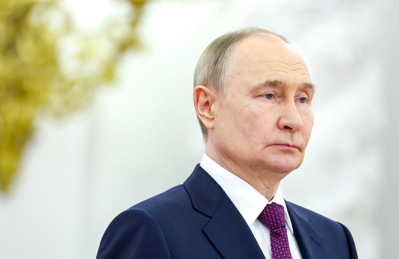 Putin authorises creation of state messaging app to combat WhatsApp and Telegram