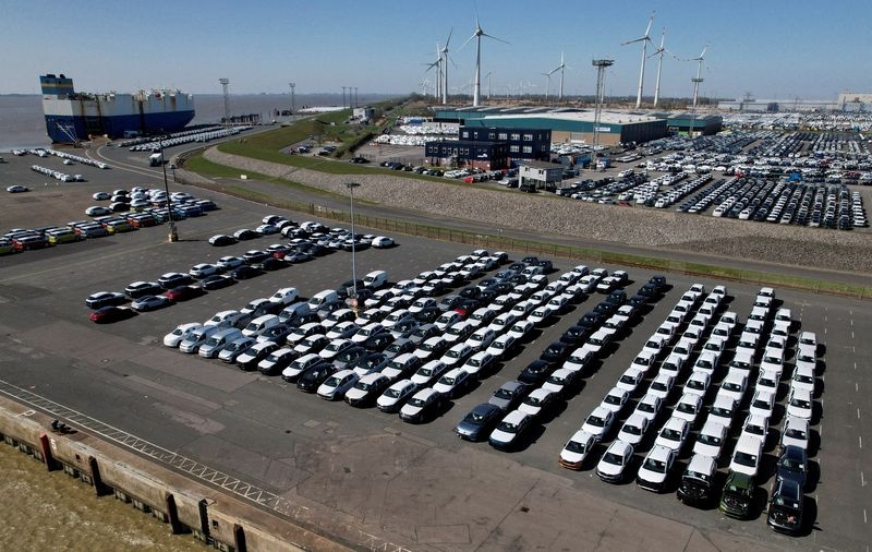 Volkswagen CEO flags 'massive' US investments, 'fair' tariff talks, newspaper reports