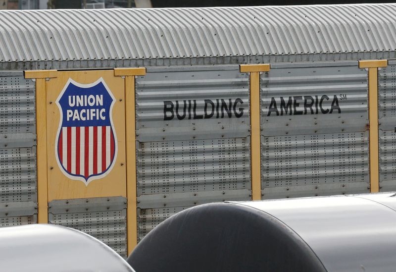 Rail customers urge regulators to block Union Pacific-Norfolk Southern deal, FT reports