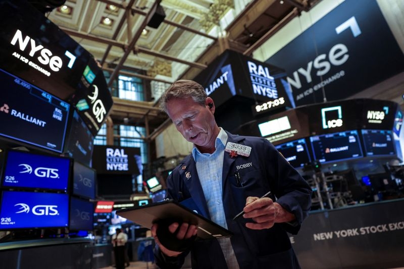 Investors eye tariff deadline as US stocks rally