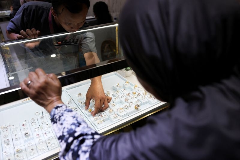 Indonesians rush to gold as rupiah and stocks plunge amid US tariff worries