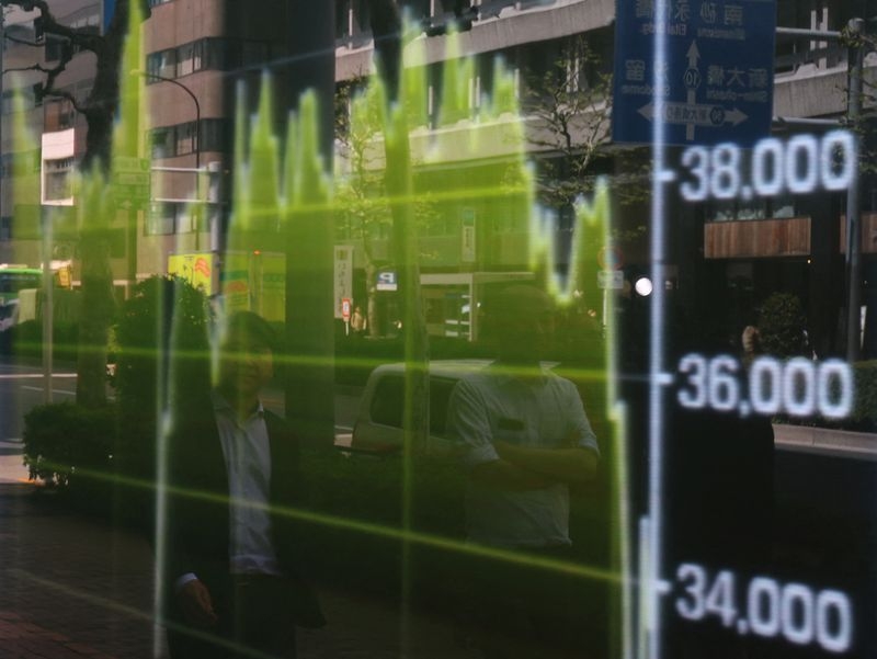 Asia share markets, dollar wary on tariff news