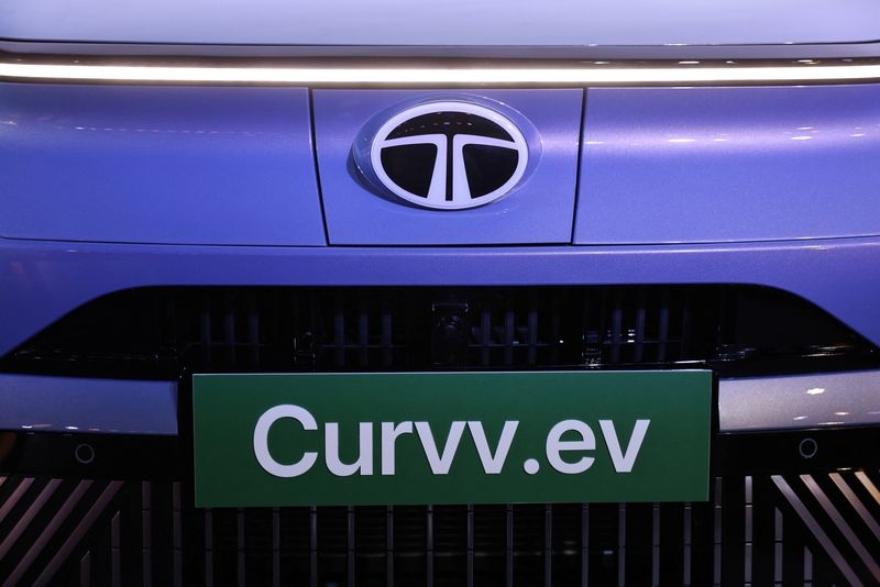 Luxury car maker JLR abstains from confirming forecast on US tariff uncertainty
