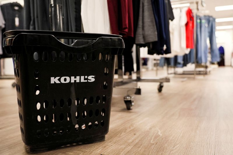 Kohl's sticks to annual targets after smaller-than-expected quarterly loss