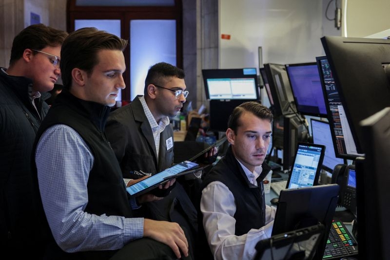 S&P 500, Nasdaq futures slip on rate, tariff concerns