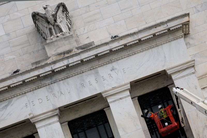 Trading Day: Tech cools, Trump's Fed ire burns
