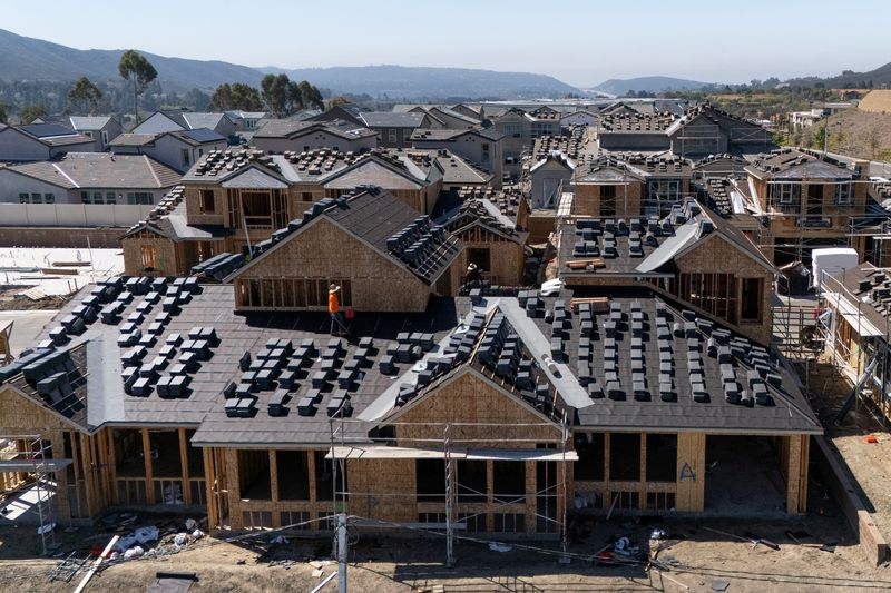 US pending home sales fall sharply in April
