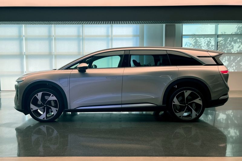 Uber to invest $300 million in EV maker Lucid as part of robotaxi deal
