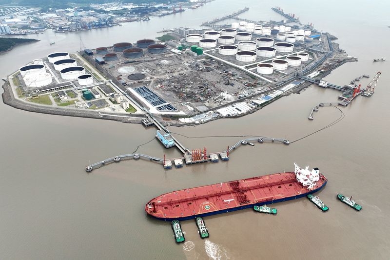 Analysis-Oil price drop turns up heat on emerging market crude exporters