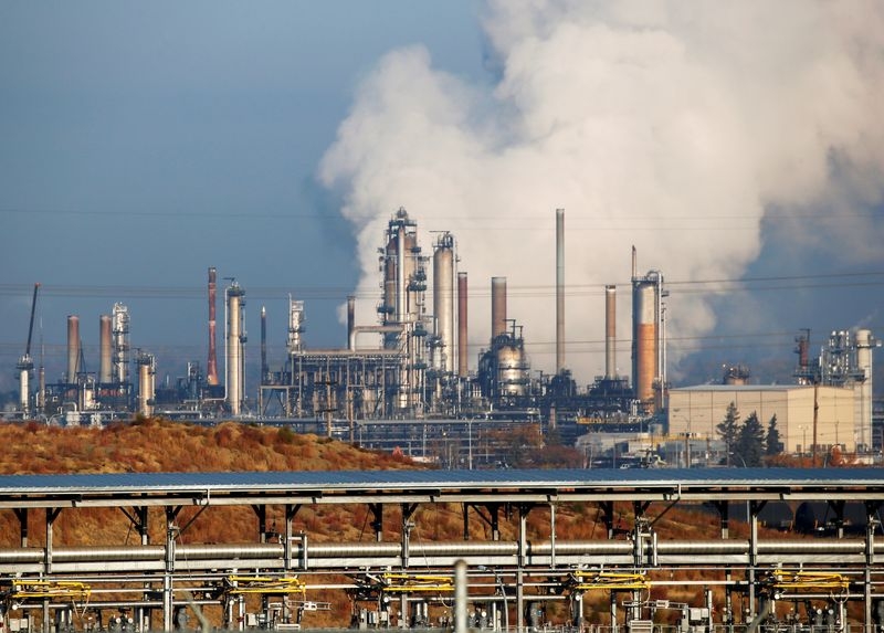Canada's Imperial Oil posts rise in quarterly profit on stronger refining margins