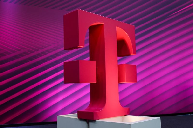 Deutsche Telekom meets Q2 profit expectations, lifts guidance