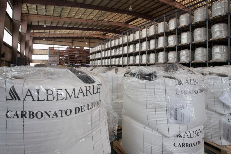 Cost cuts help Albemarle's results offset low lithium prices