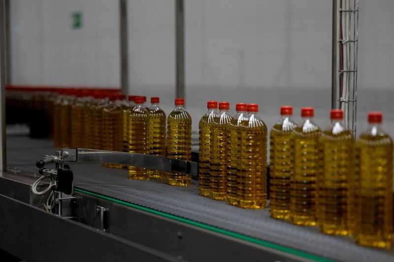 Spanish olive oil makers mull US investment, rush exports to avoid tariffs
