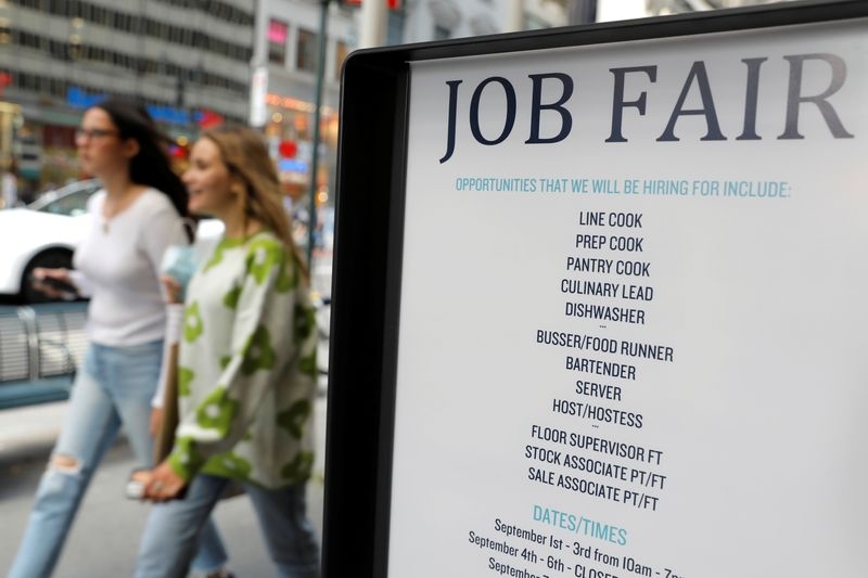 US weekly jobless claims unchanged amid stable labor market