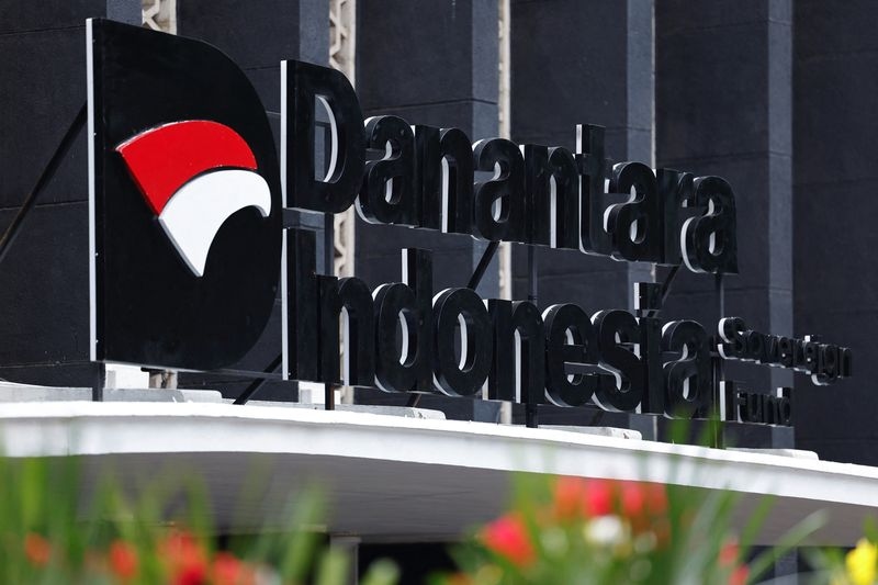 Exclusive-Indonesia plans $8 billion refineries contract with US firm amid tariffs deal, sources say