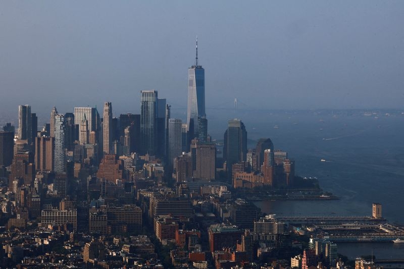 US added over 1,000 new millionaires a day last year, UBS report says