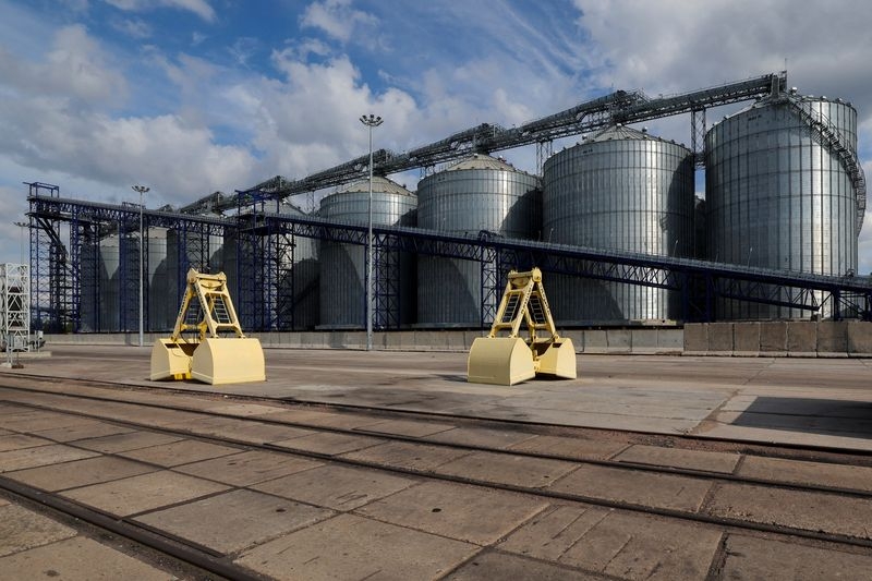 Analysis-Russia raises domestic asset seizure stakes with grain trader, Moscow airport grab