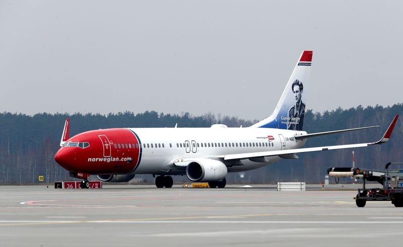 Norwegian to buy 10 leased Boeing aircraft